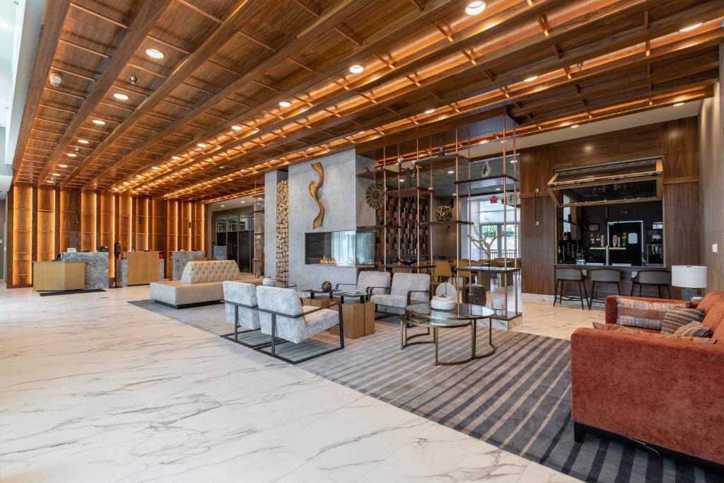 Durham Hotel | Delta Hotels by Marriott Raleigh-Durham at Research Triangle Park