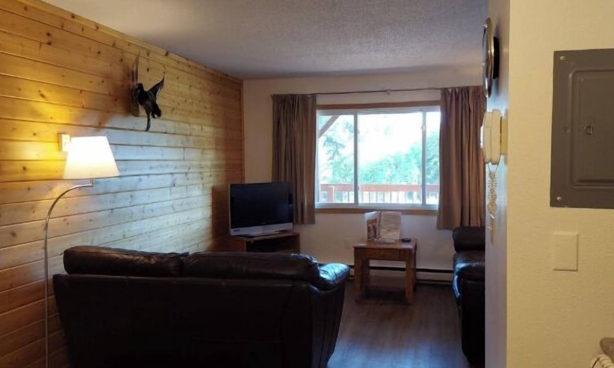 Devils Lake Condo | Deluxe 3 Bedroom 2 Bathroom Top Floor Condo #3