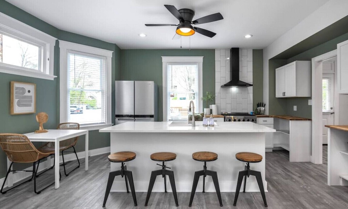 Mount Auburn House | Deluxe 4-Bedroom w Huge Deck 3-Min to Downtown!