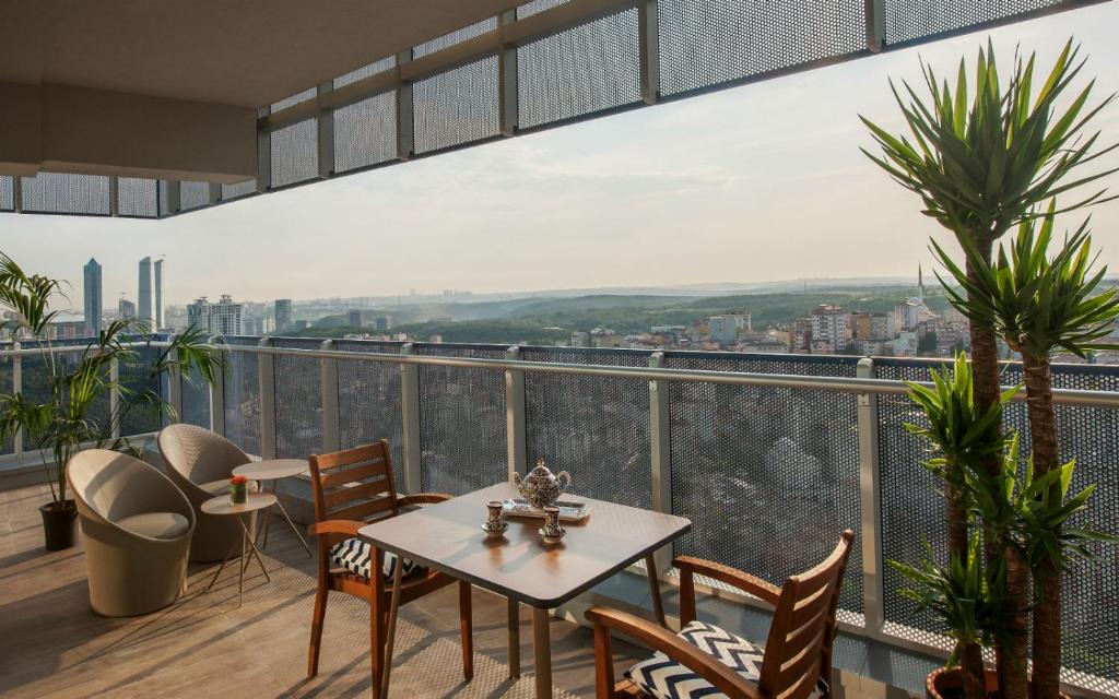 Maslak Apartment | Deluxe Apartment with Shared Pool and Refreshing View in Maslak