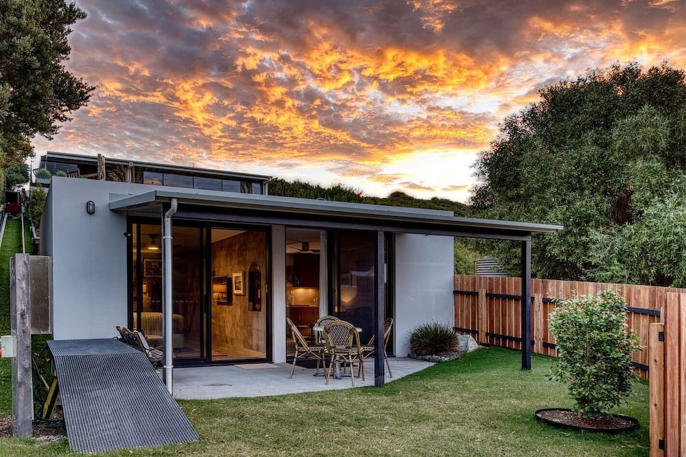 Venus Bay Cottage | Deluxe Beachside Cottage with Access to Venus Bay's Sandy Beaches in Victoria, Australia