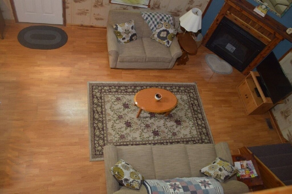 Eckerty Cabin | deluxe cabin 10 with jacuzzi on Patoka Lake in Southern Indiana