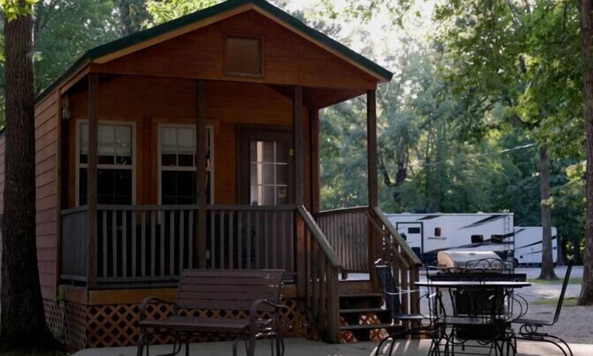 Manchester Cabin | Deluxe Cabin - Jetted Tub - Cabin Mini lodge near fishing pond and nature trail.