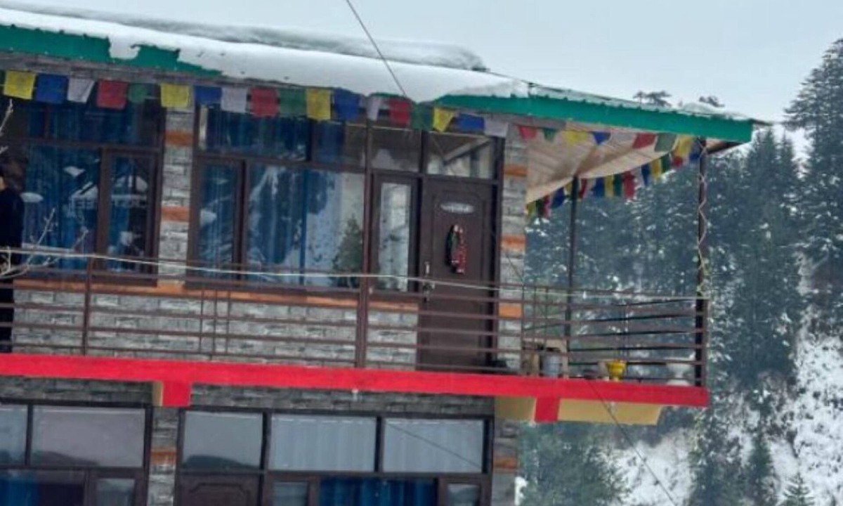 Old Manali Apartment | Deluxe Double Room/2 Adults + 1 Child/- The Cosmic Rajasthan