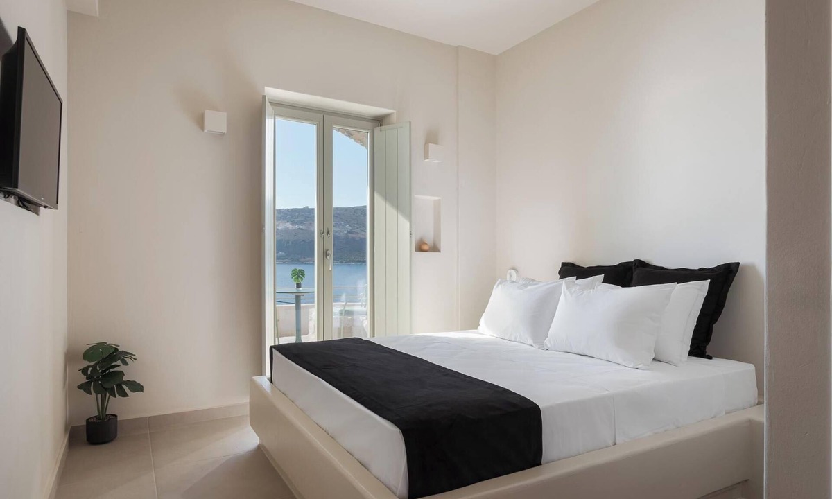Limeni House | Deluxe Double Room By Yerma Suites Limeni