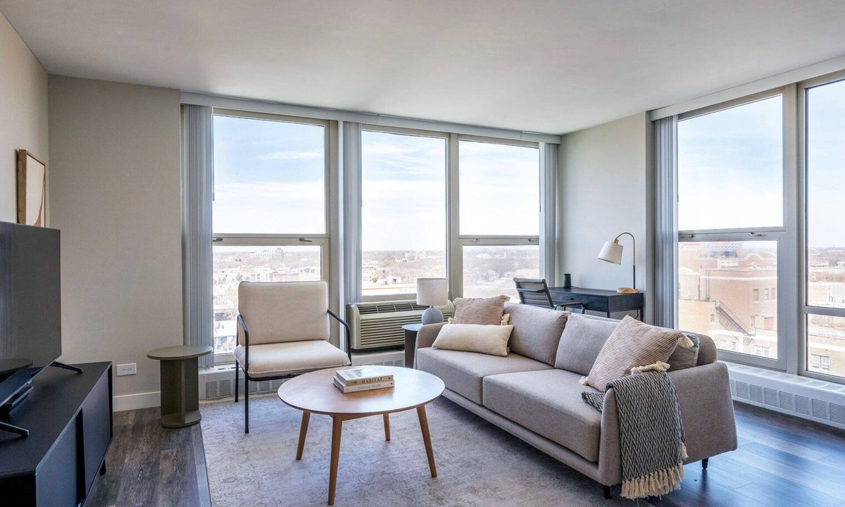 Edgewater Beach Apartment | Deluxe Edgewater 1BR w/Gym, Deck & Lounge, nr L, by Blueground