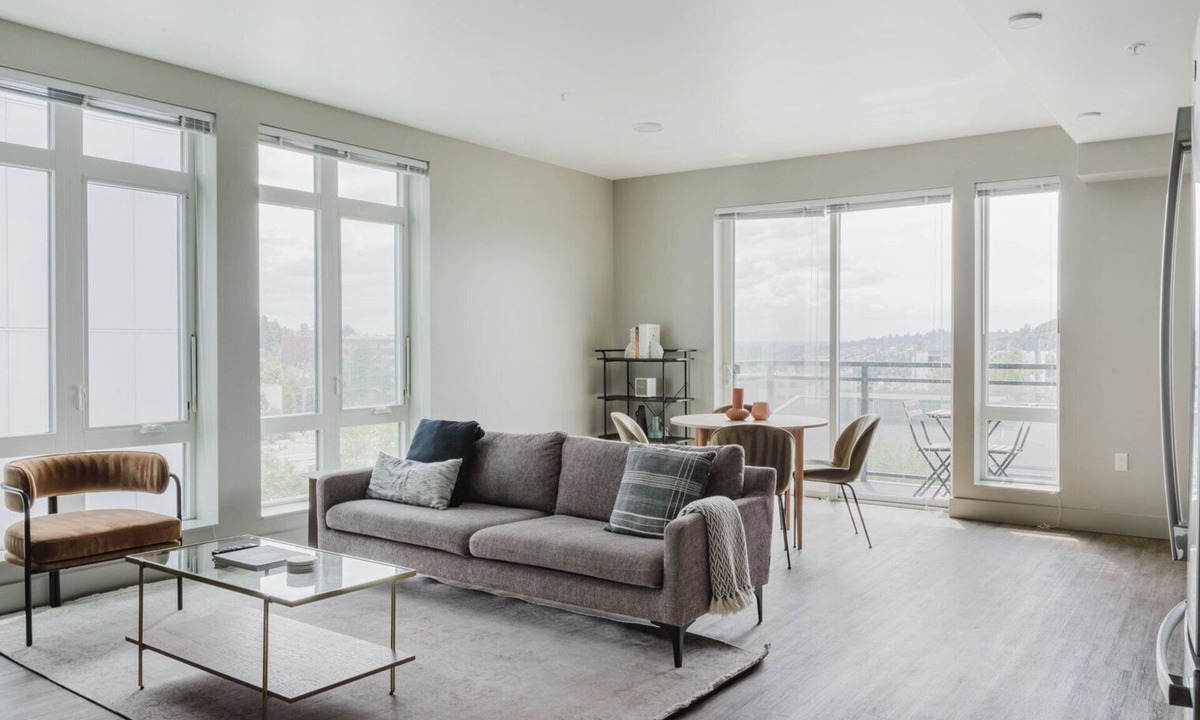 Squire Park Apartment | Deluxe First Hill 2BR w/Gym, BBQ & Rooftop Lounge, by Blueground