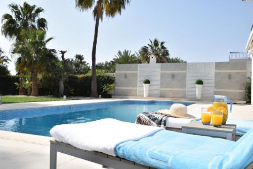 Pervolia Villa | Deluxe First Line Villa