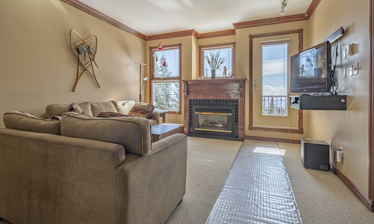 Silver Star Mountain Condo | Deluxe Grandview Condo with High Ceilings, amazing views - Pet Friendly!
