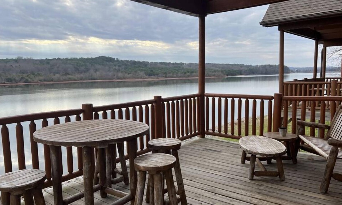 Vonore Cabin | Deluxe Lakefront Cabin