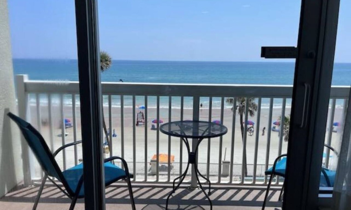 Ortona Park Condo | Deluxe Oceanfront 1 bedroom w/kitchen, sleeps 6, private balcony, pool, hot tub