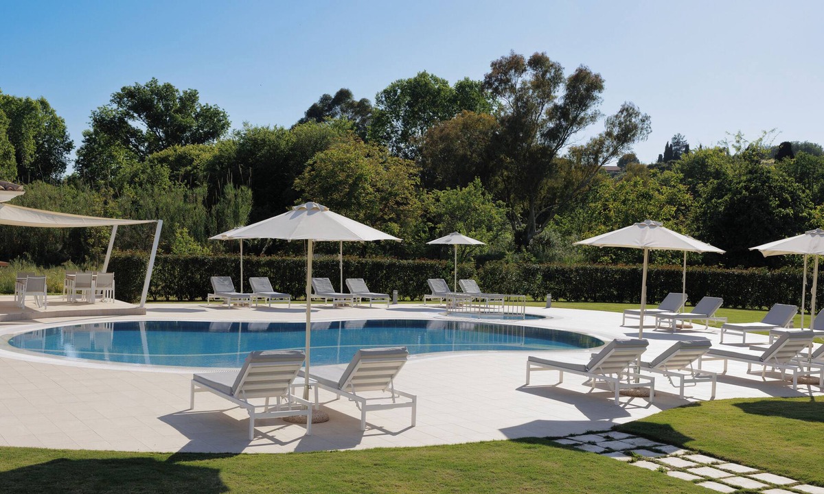 Dassia Apartment | Deluxe Pool-View Apartment - 50m from Dassia Beach