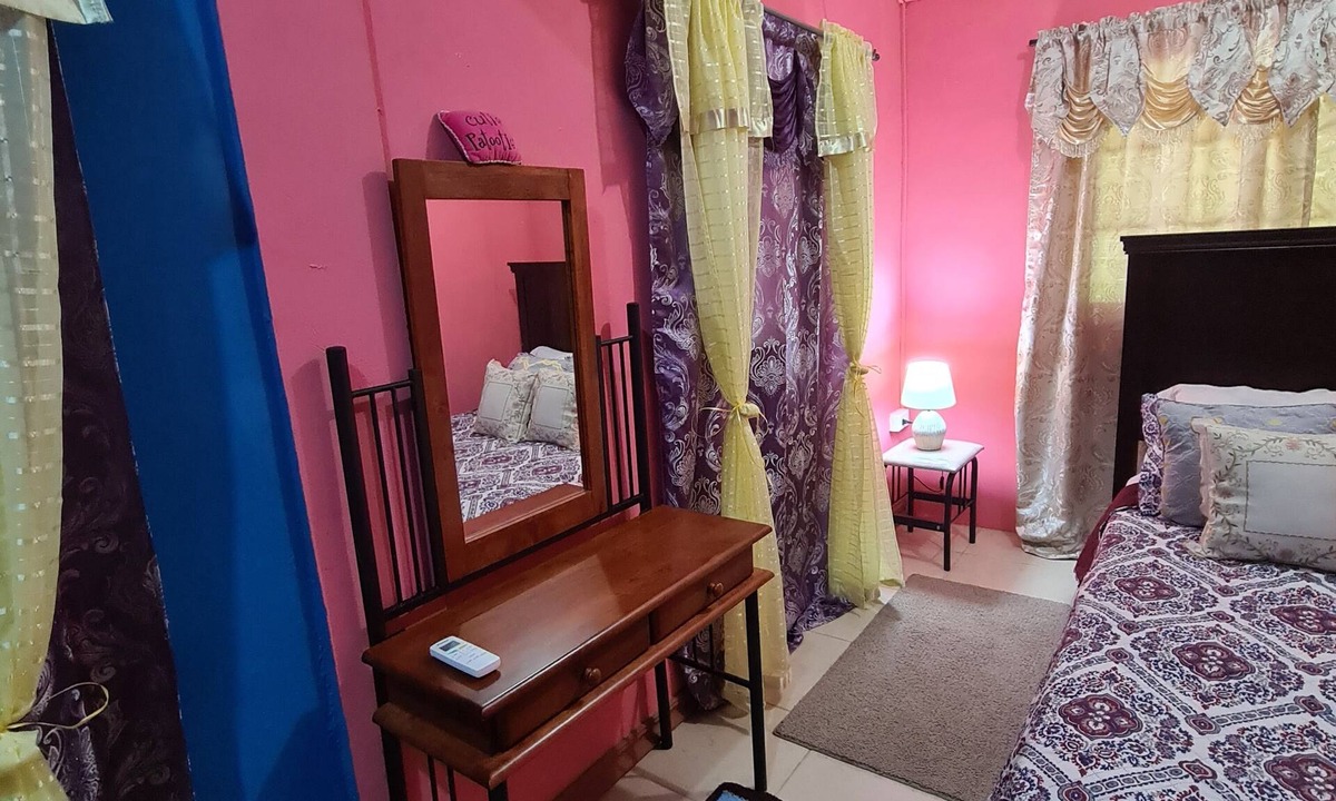 Maracas Apartment | Deluxe Queen Studio En Suite