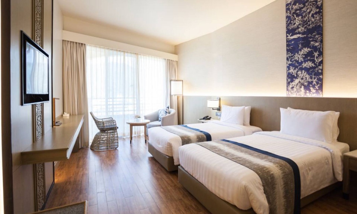 Patong Hotel | Deluxe Room, Partial seaview @ Patong #14