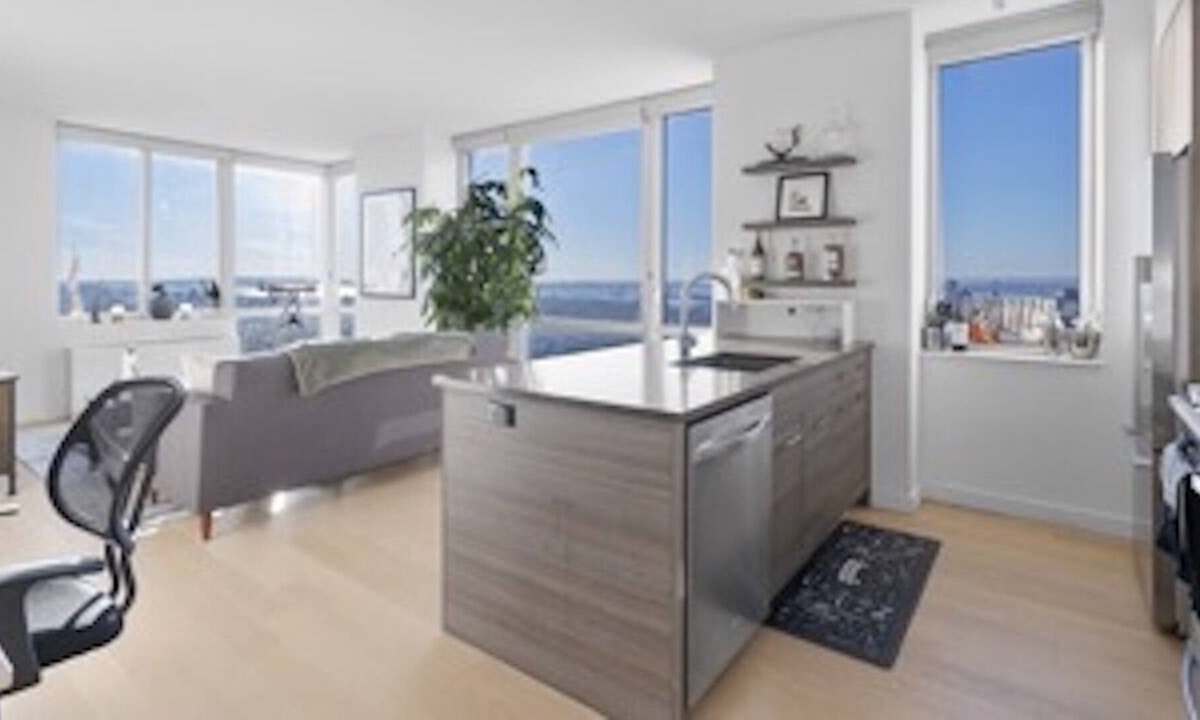 Downtown Brooklyn Apartment | Deluxe Sky High Suite
