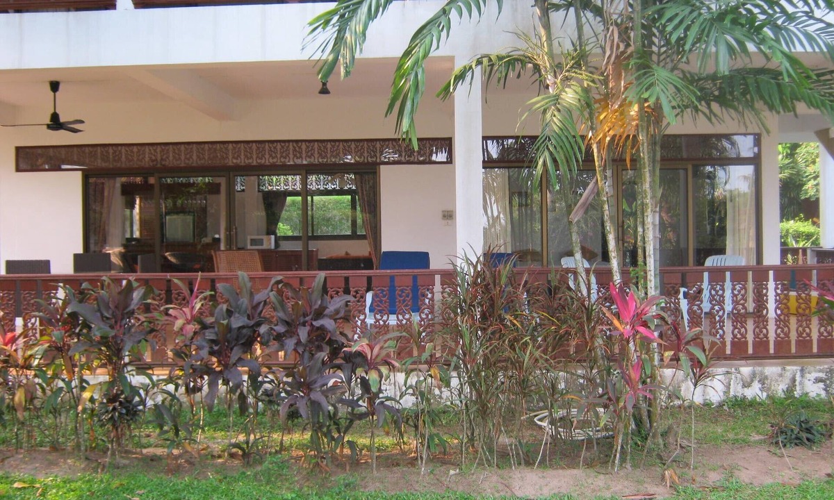 Bang Po Apartment | Deluxe, Spacious Beachside one Bedroom Apartment
