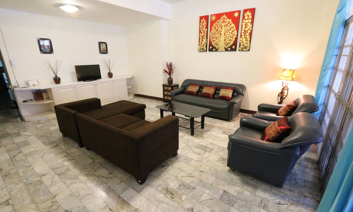Sri Phum House | *DELUXE Spacious Town HOUSE IN CHIANG MAI CITY -NEAR THE SUNDAY NIGHT MARKET!*