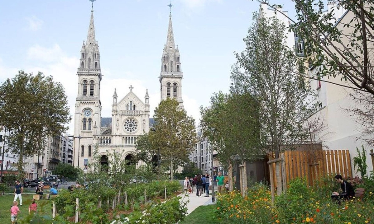 Quartier Saint-Ambroise Apartment | Deluxe Studio Located Between Bastille Marais