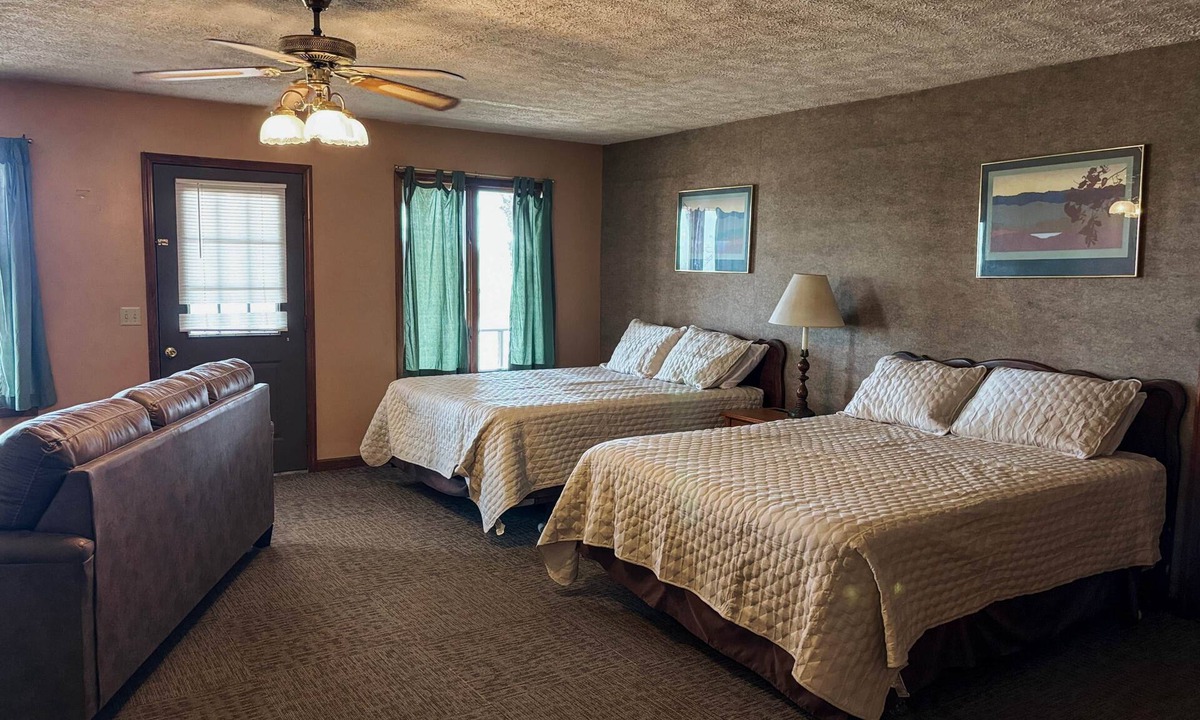 Golconda House | Deluxe Suite w/Full Kitchen on the River Bluff