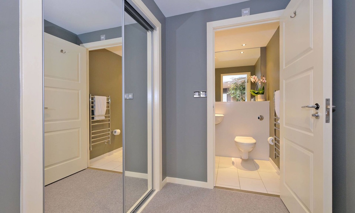 Central Aberdeen Apartment | Deluxe three-bedroom home in the sought-after West End area of Aberdeen