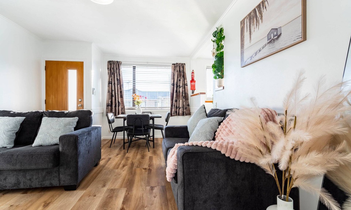 Trentham House | Deluxe Two-Bedroom Family Apartment
