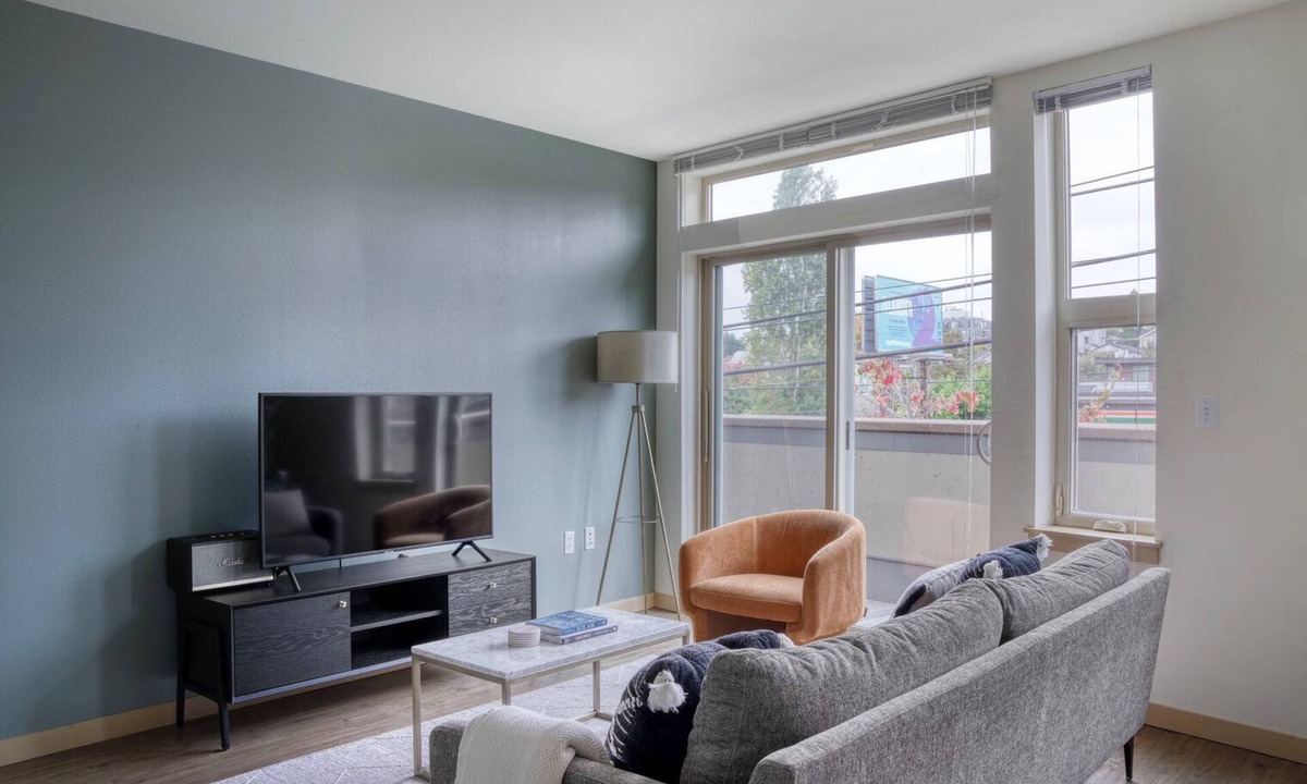 Wallingford Apartment | Deluxe Wallingford Jr 1BR w/BBQ, nr Dining & Shopping, by Blueground