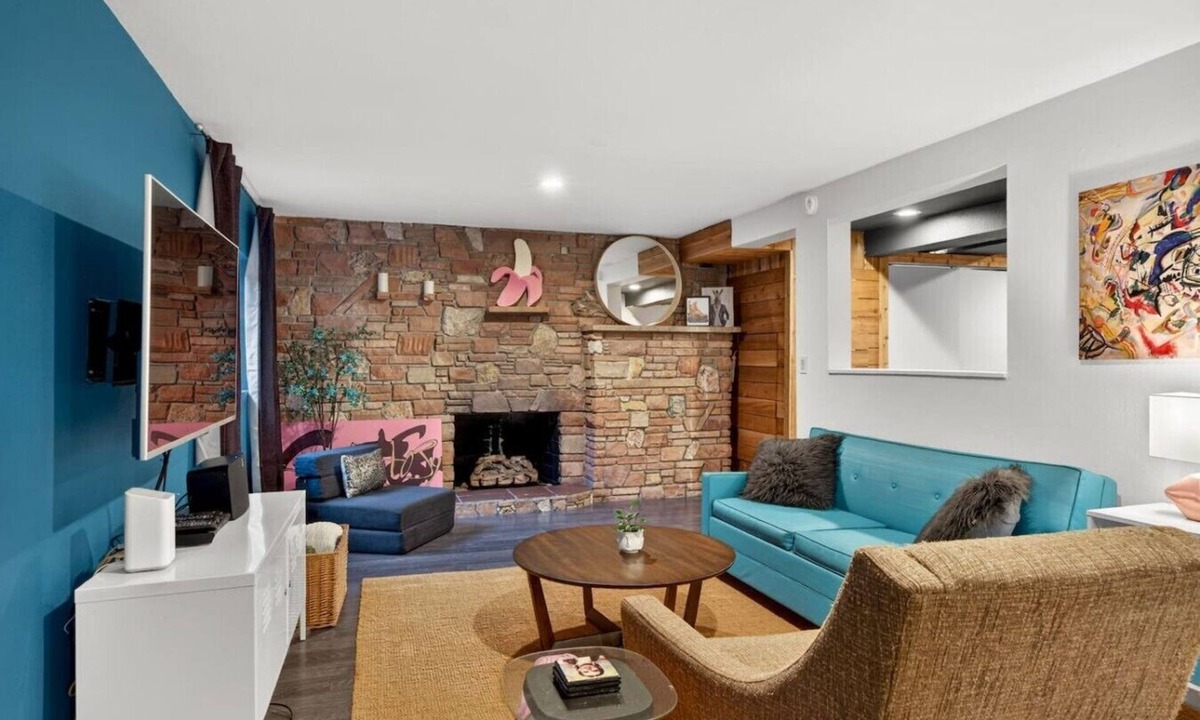 Roxhill Apartment | Deluxe West Seattle Apartment | Sleeps 6 | MAJOR INTERNATIONAL SPORTING EVENT