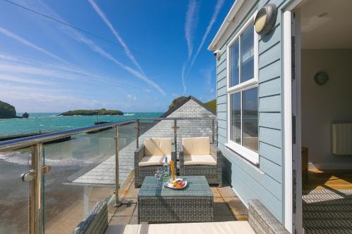 Mullion Apartment | Demelza