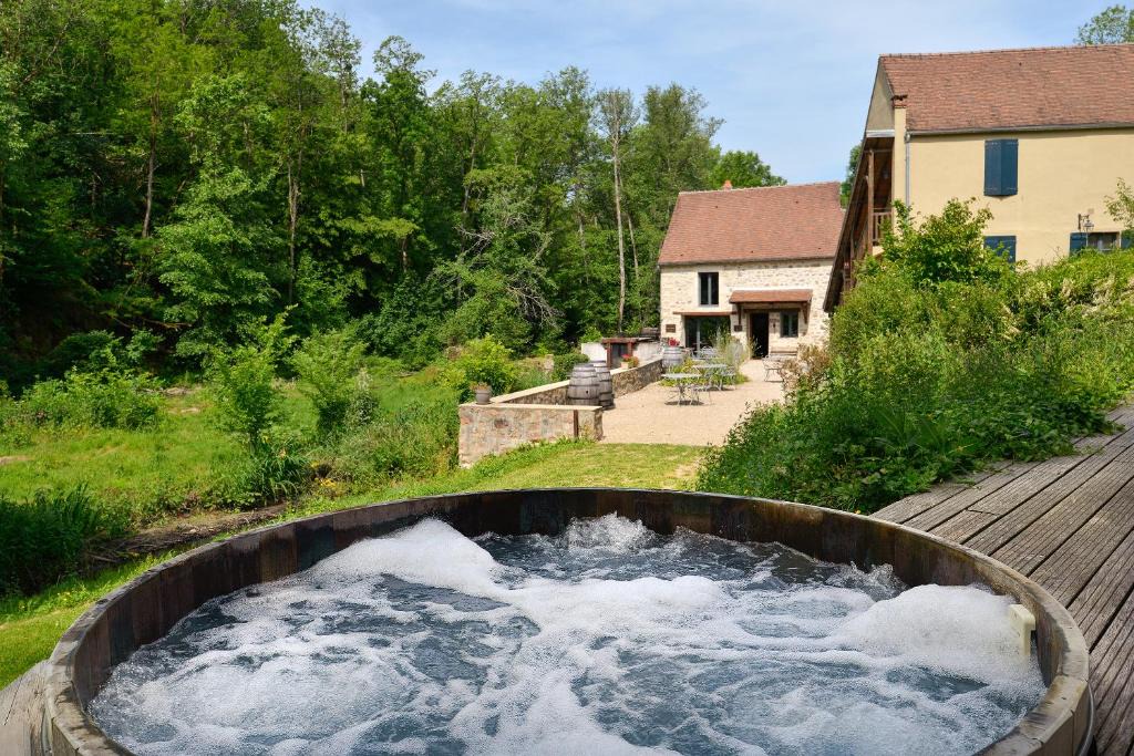 Pontaubert Hotel | Demeures et Châteaux Moulin des Templiers Hôtel & SPA