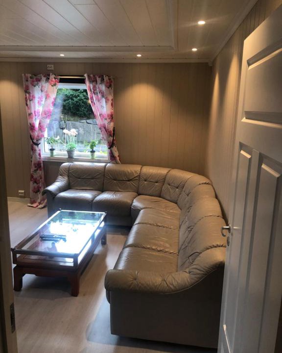 Lyngdal Apartment | Den gule huset
