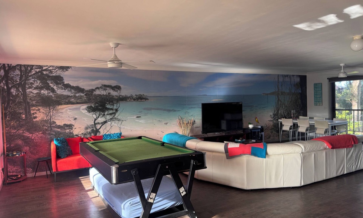 Surf Beach House | Denhams Beach House (with tennis court/pool/wifi!)