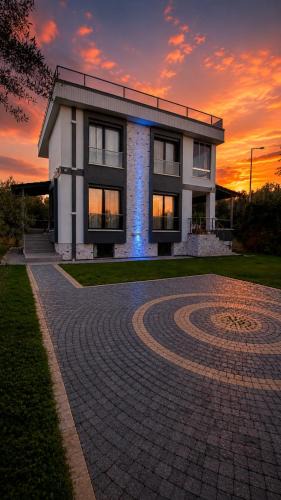 Edremit Villa | denize 550metre kazdağları ve deniz manzaralı 14 kişilik lüks villa