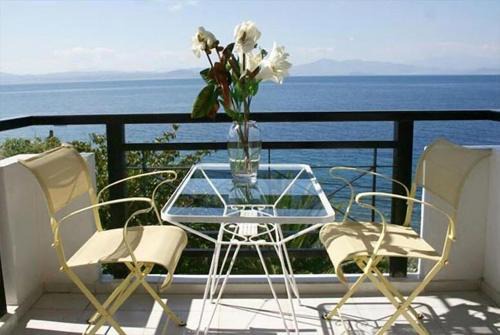 Agios Mamas Apartment | Dennis House