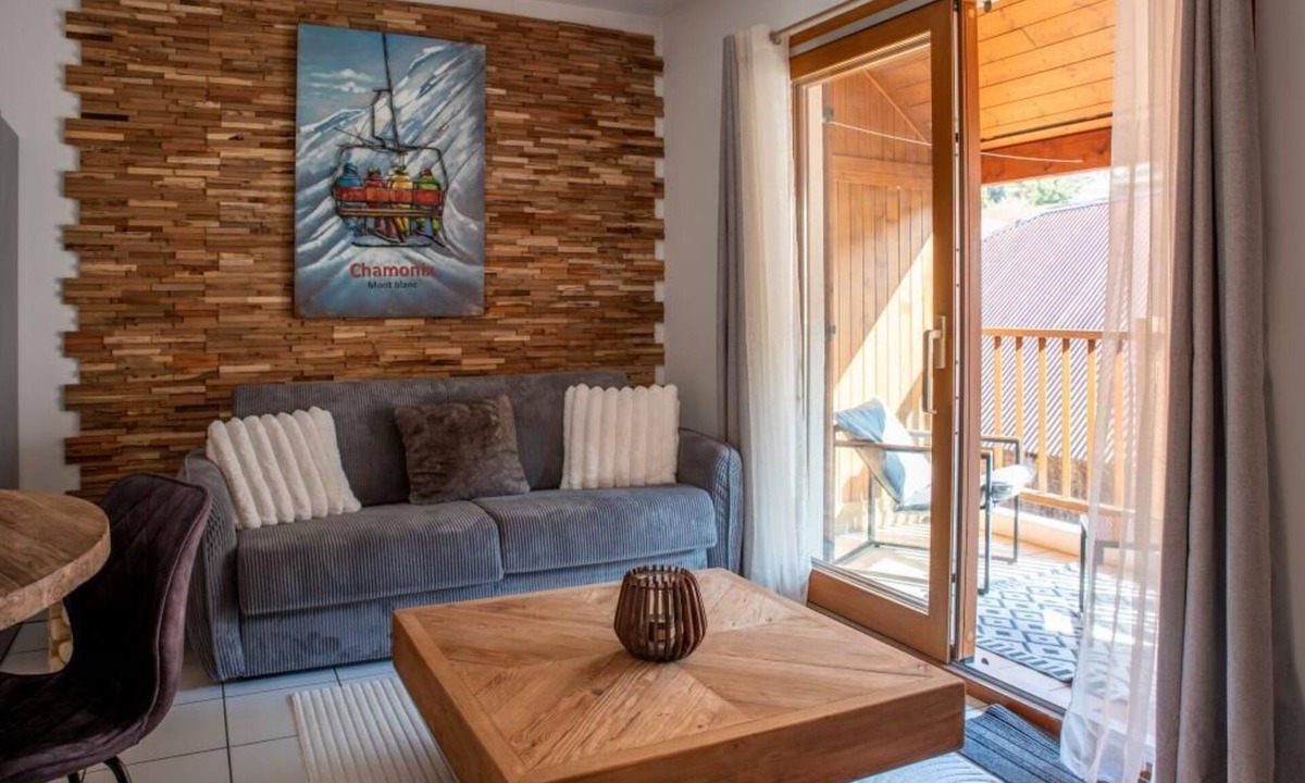 Menthon-Saint-Bernard Apartment | Dents de Lanfon & lake Annecy - by ImmoConciergerie
