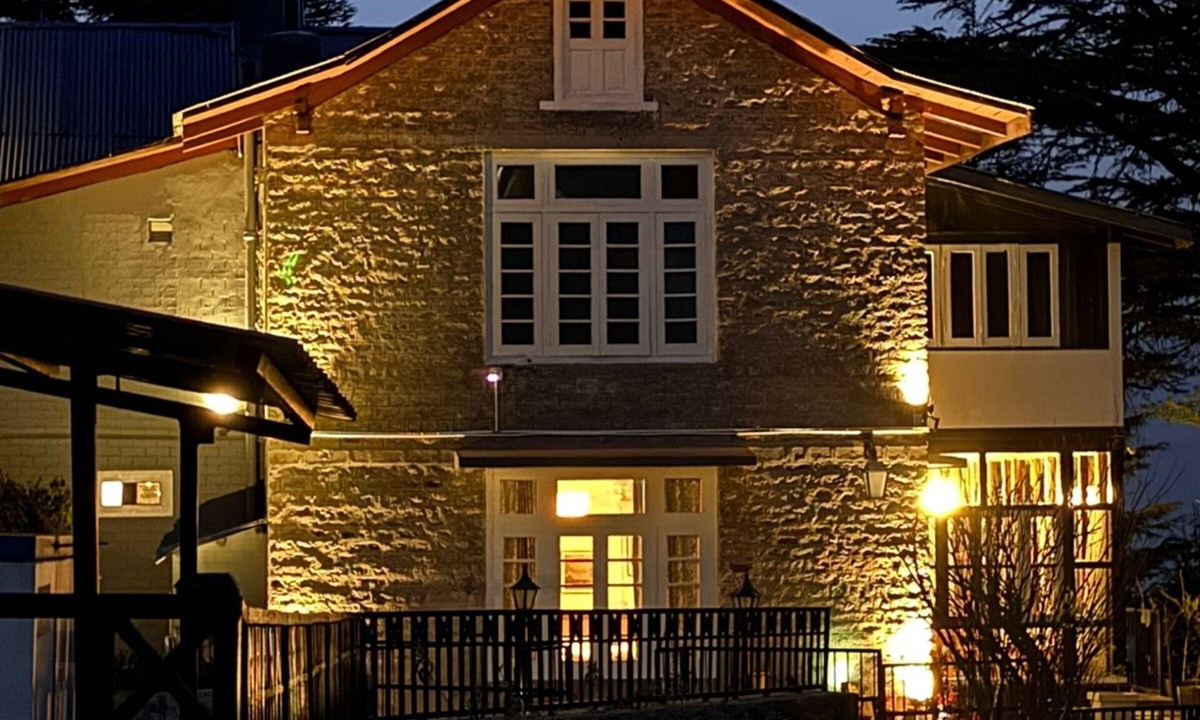 Khajjiar Hotel | Deodar Manor - A Luxury Stay in Khajjiar