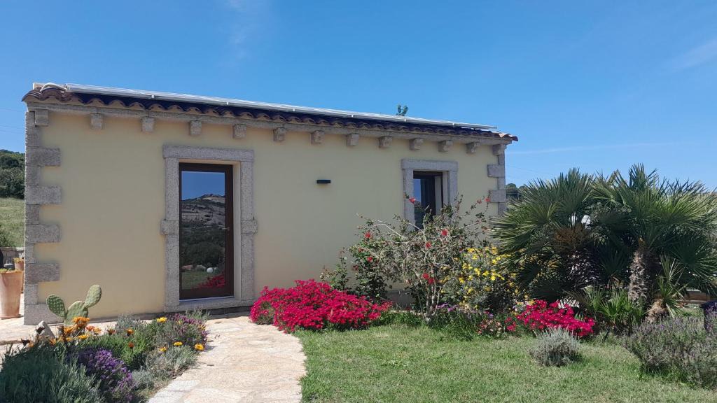 Arzachena Apartment | Dependance Pavoncella
