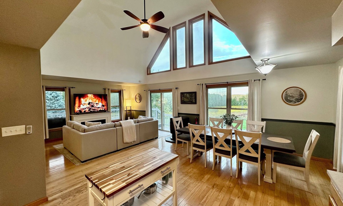 Newfield House | Der Bauernhof: Spacious & Charming Home on Historic Farm in Nature Setting