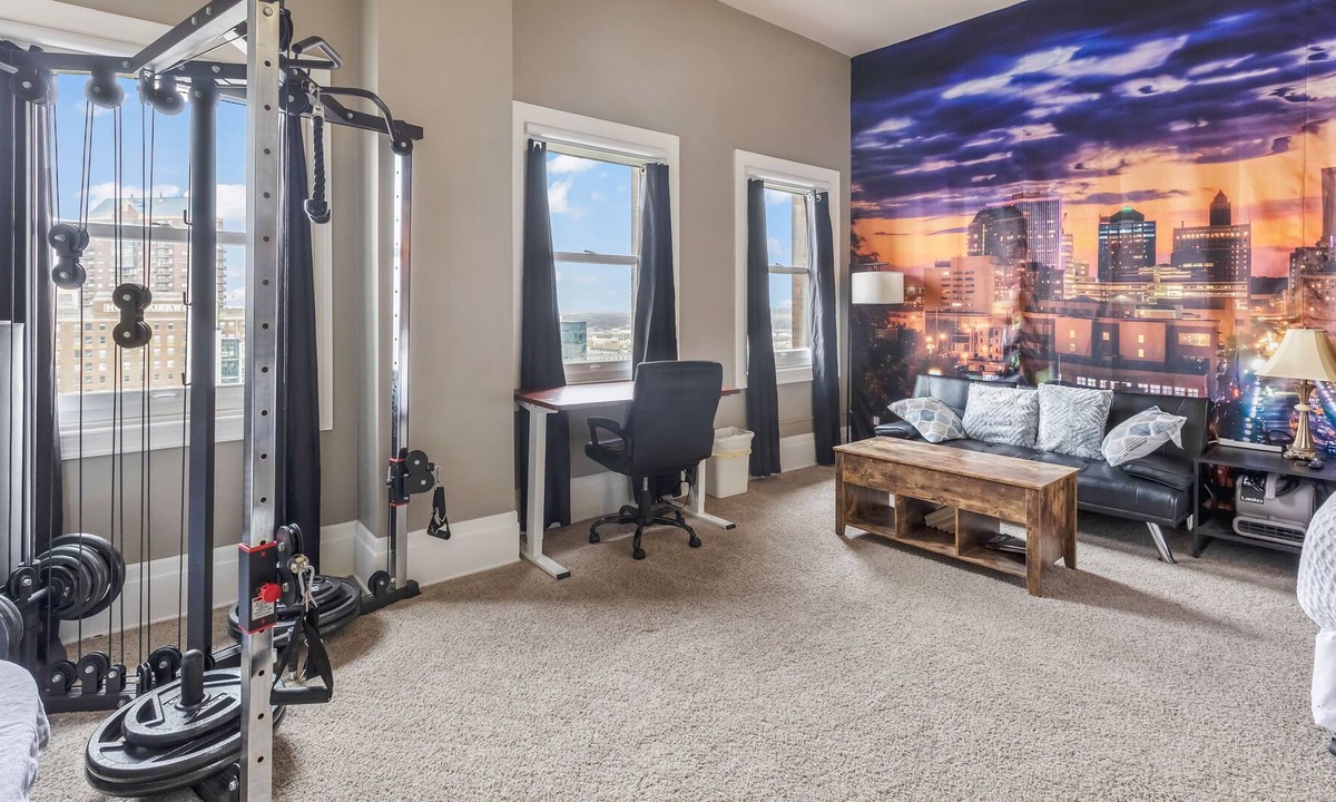 Downtown Des Moines Apartment | Des Moines skyline high rise