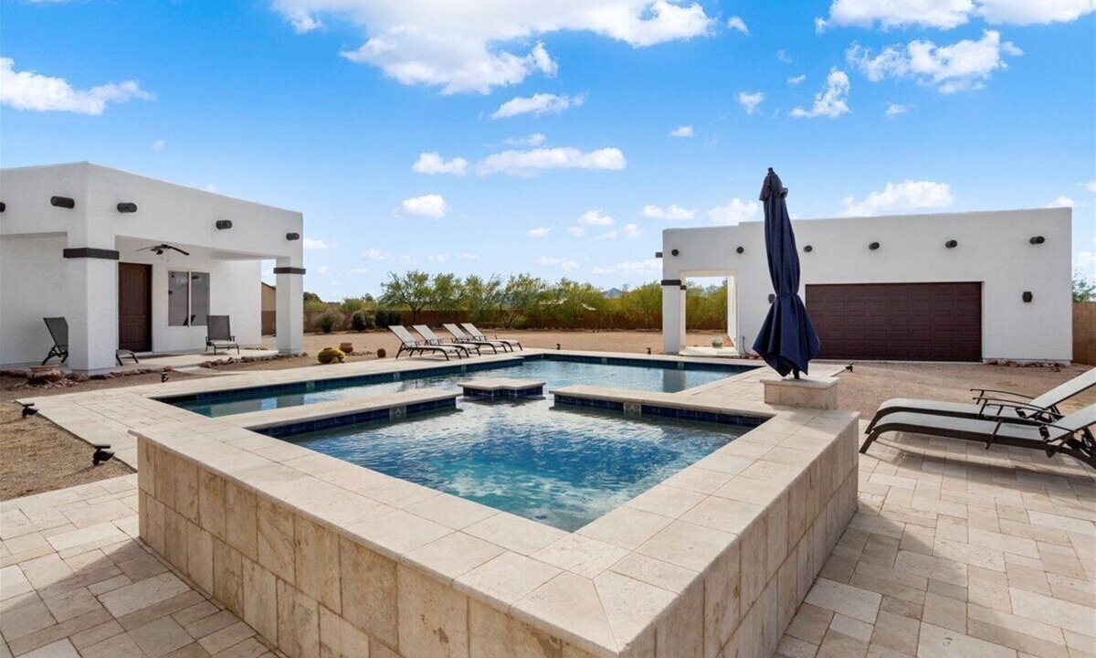 Wittmann House | DESERT COMFORT!