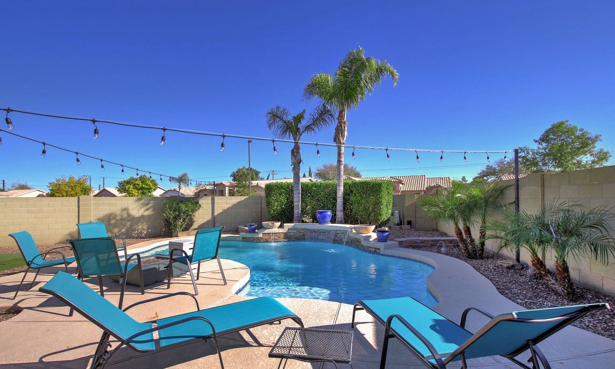 Cottonwoods Crossing House | Desert Oasis - Heated Pool, Putting Green, Lots of Parking