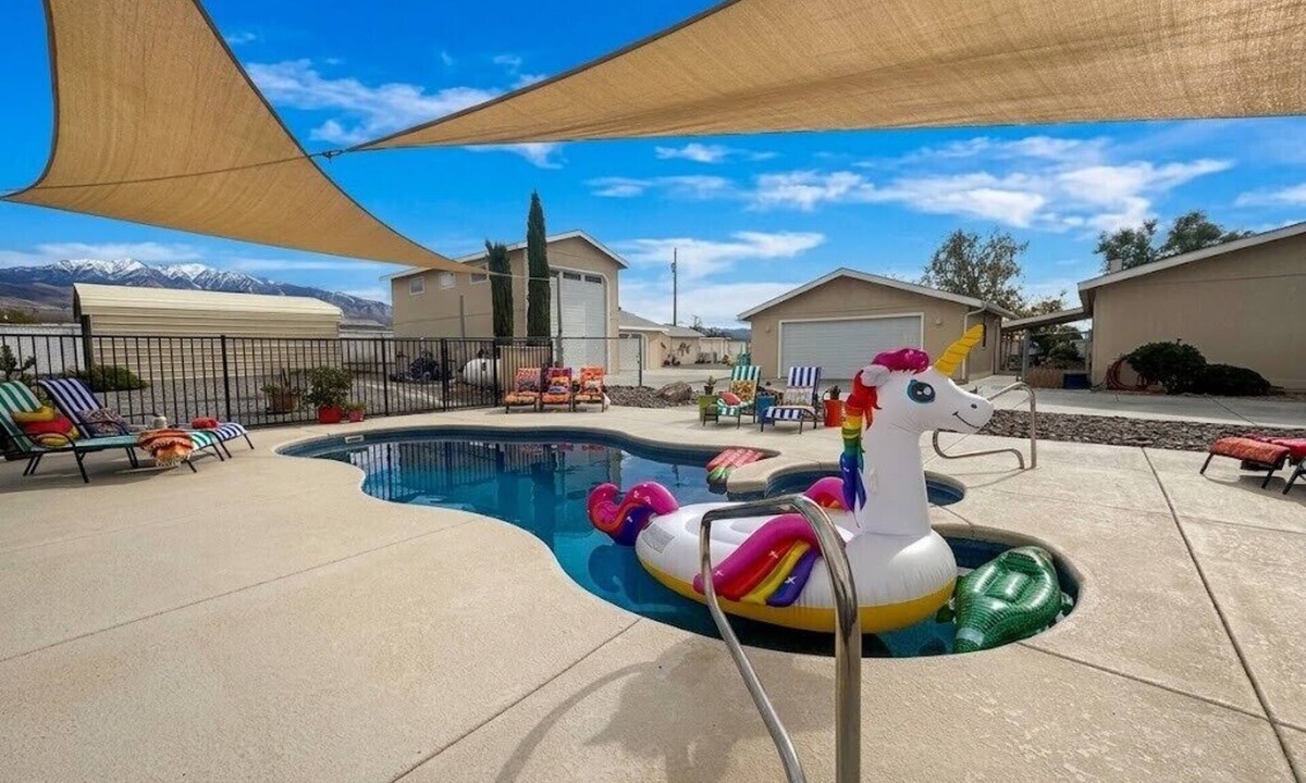Pahrump House | Desert Oasis Pool Fire Pit 1hr Death Valley& Vegas