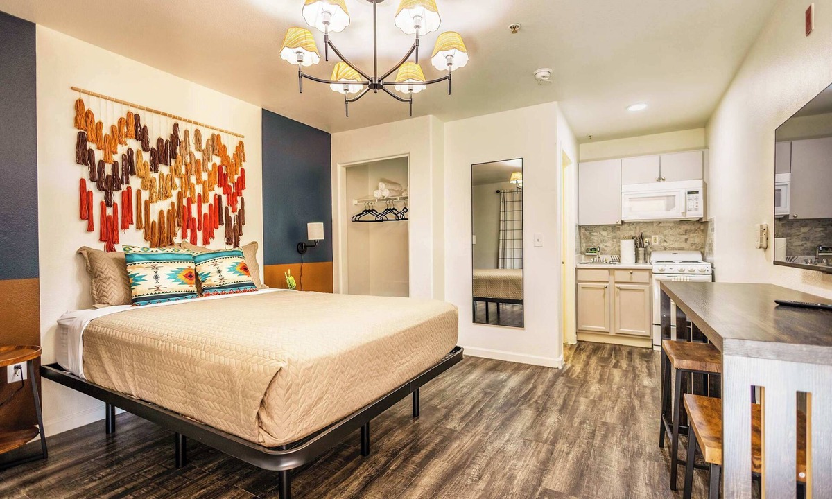 Tolleson Apartment | Desert Studio | Fast WiFi, Gym & Kitchen