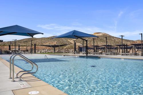 St. George House | Desert View in Long Valleu