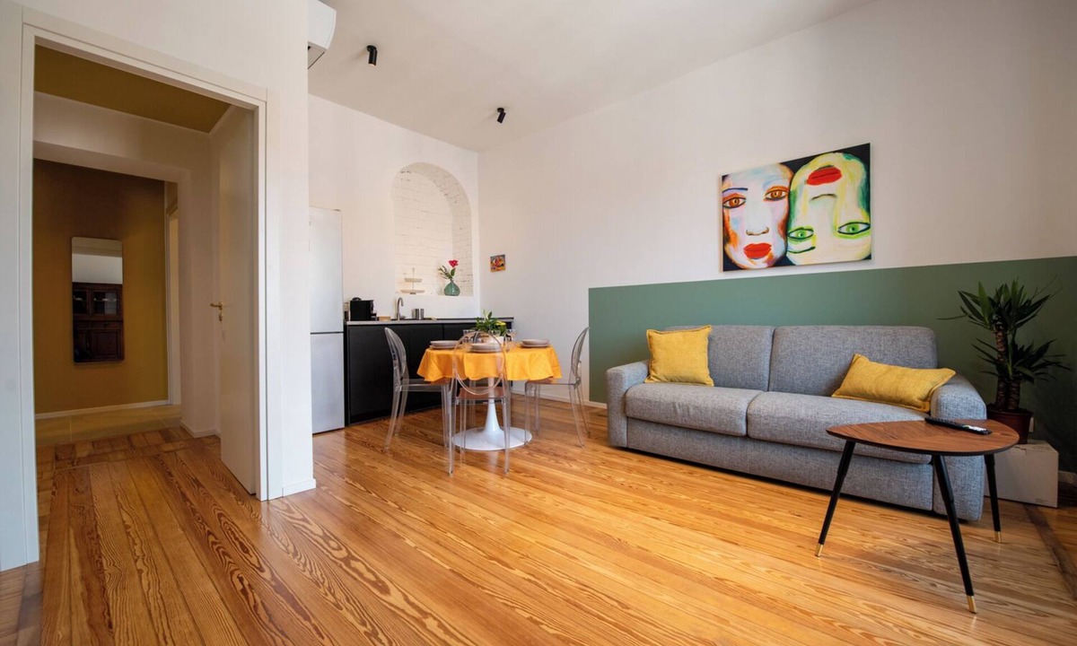 Guastalla Apartment | Design and peaceful apartment in Milan city center in an historical building