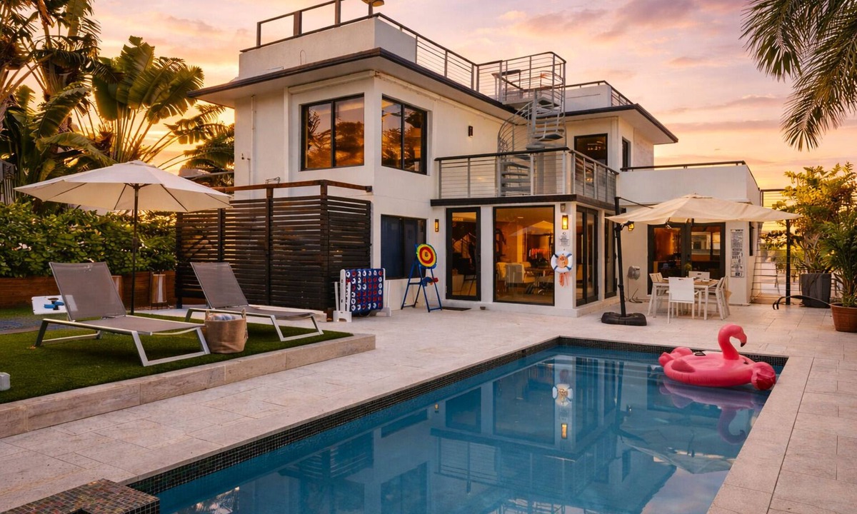 Birch Park Finger Streets House | Design-Forward Retreat | Resort Pool + Spa | Mins to the Beach + Near Las Olas