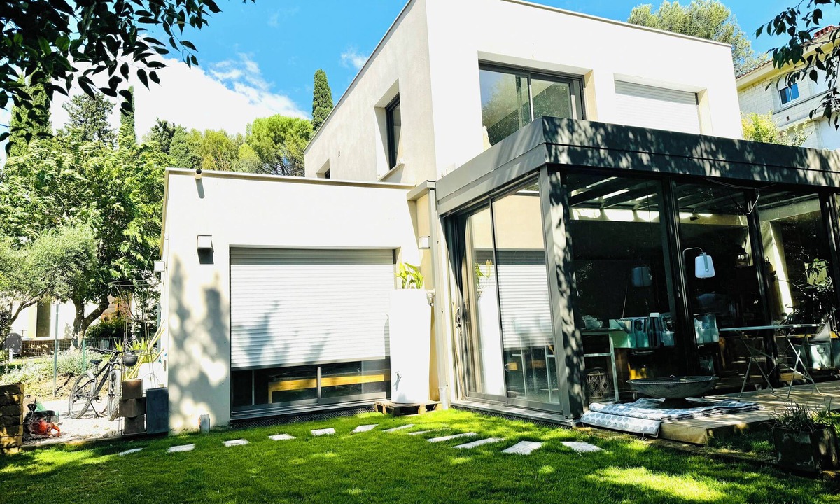 Beaux Arts-Boutonnet Villa | Design villa with glass roof and parquet flooring, garden and fitness center near downtown