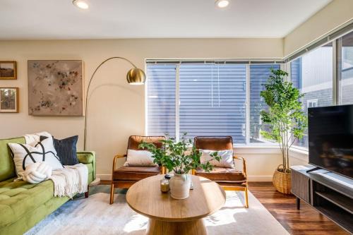 East Queen Anne House | Designated Parking AC Walks to Space Needle DT