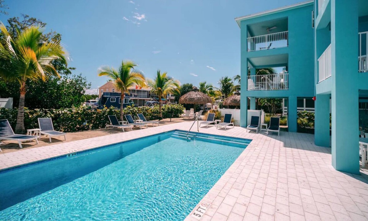 Long Key Hotel | Designed for Smooth, Memorable Getaways! Outdoor Pool, Pets Are Welcome!