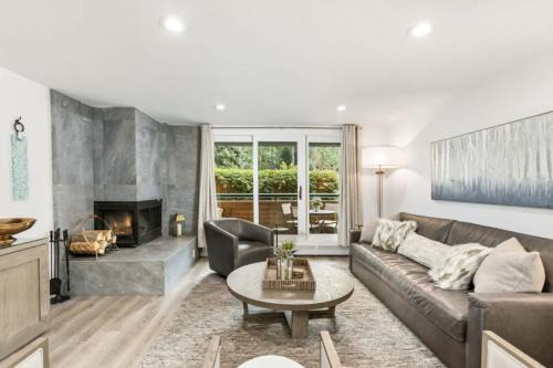 Aspen House | Designer 2 BR on River with Pool - Walk to Town!