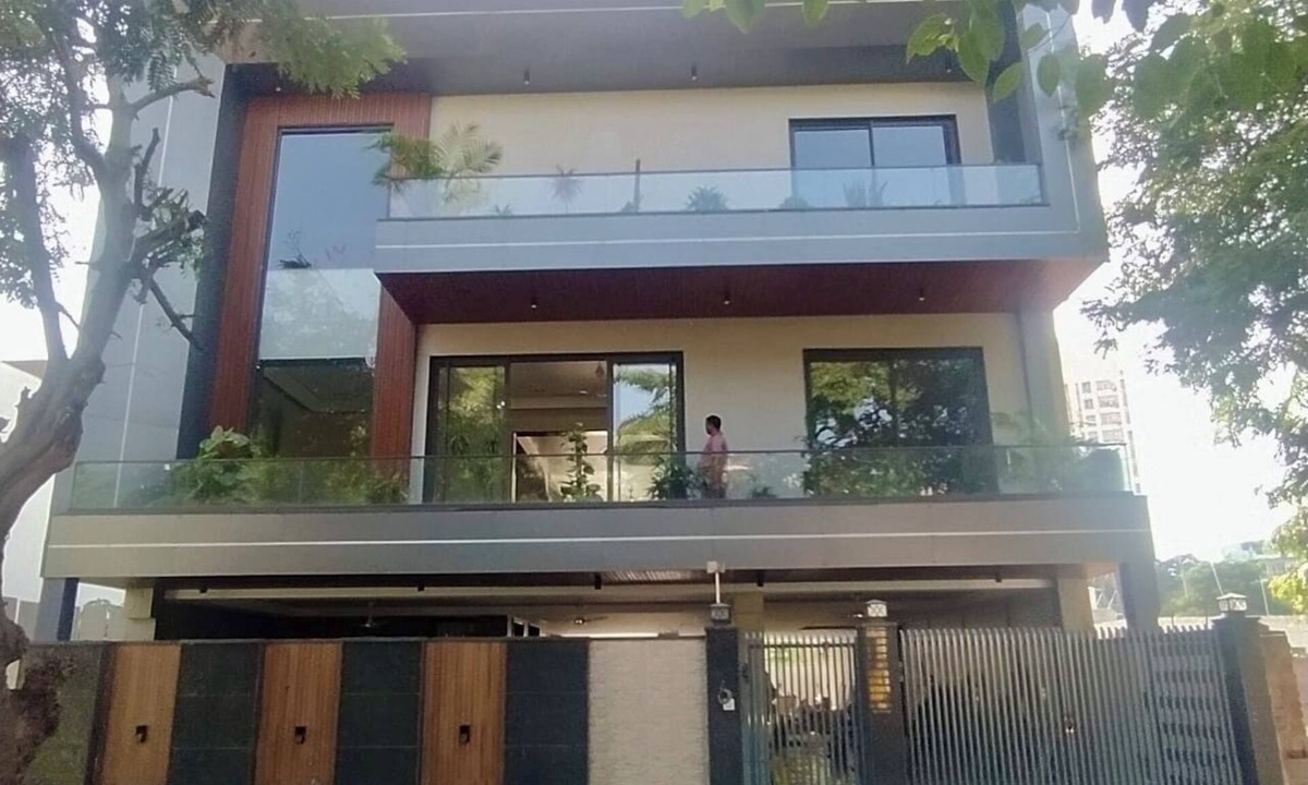 Gurugram Villa | Designer 6 bedroom luxury villa with roof top bar & garden in heart of Gurugram